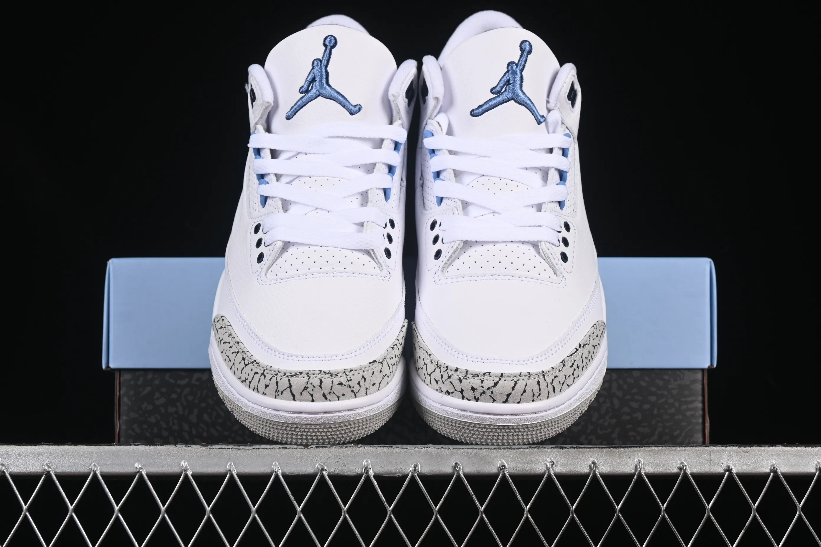 All categories Air Jordan Jordan series basketball shoes Air Jordan 3 Air Jordan 3 UNC AJ3 Joe 3 North Carolina blue white burst blue crack mid-basketball shoes CT8532-104